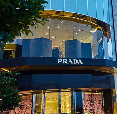 prada izmir|Prada İzmir İstinye Park.